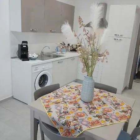 House Lady * Terrasini