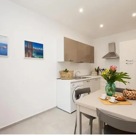 House Lady Apartment Terrasini